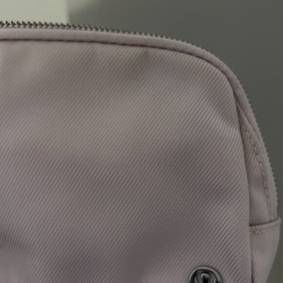 Original Lululemon Everywhere Belt Bag - Picture 4 of 5